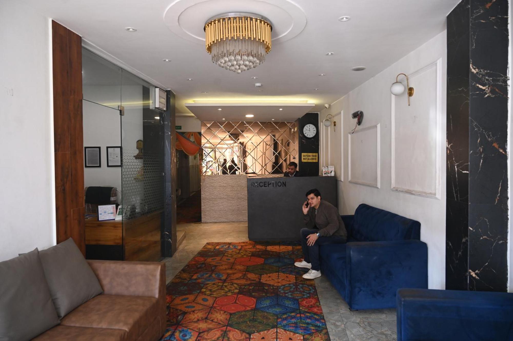 Hotel Dileep42 Лакхнау Екстер'єр фото