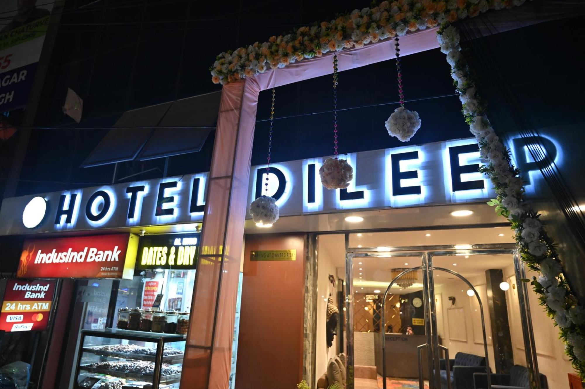 Hotel Dileep42 Лакхнау Екстер'єр фото